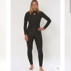 Sistr Revolution wetsuit 3:2 size 4